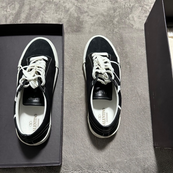 Shoes - Picture 4 of 4